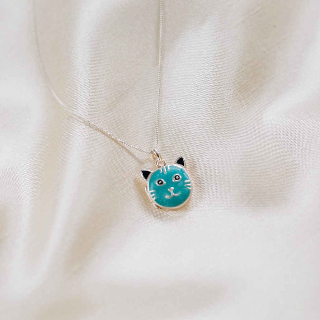 blue meow meow locket necklace with pictures inside and cat face on front