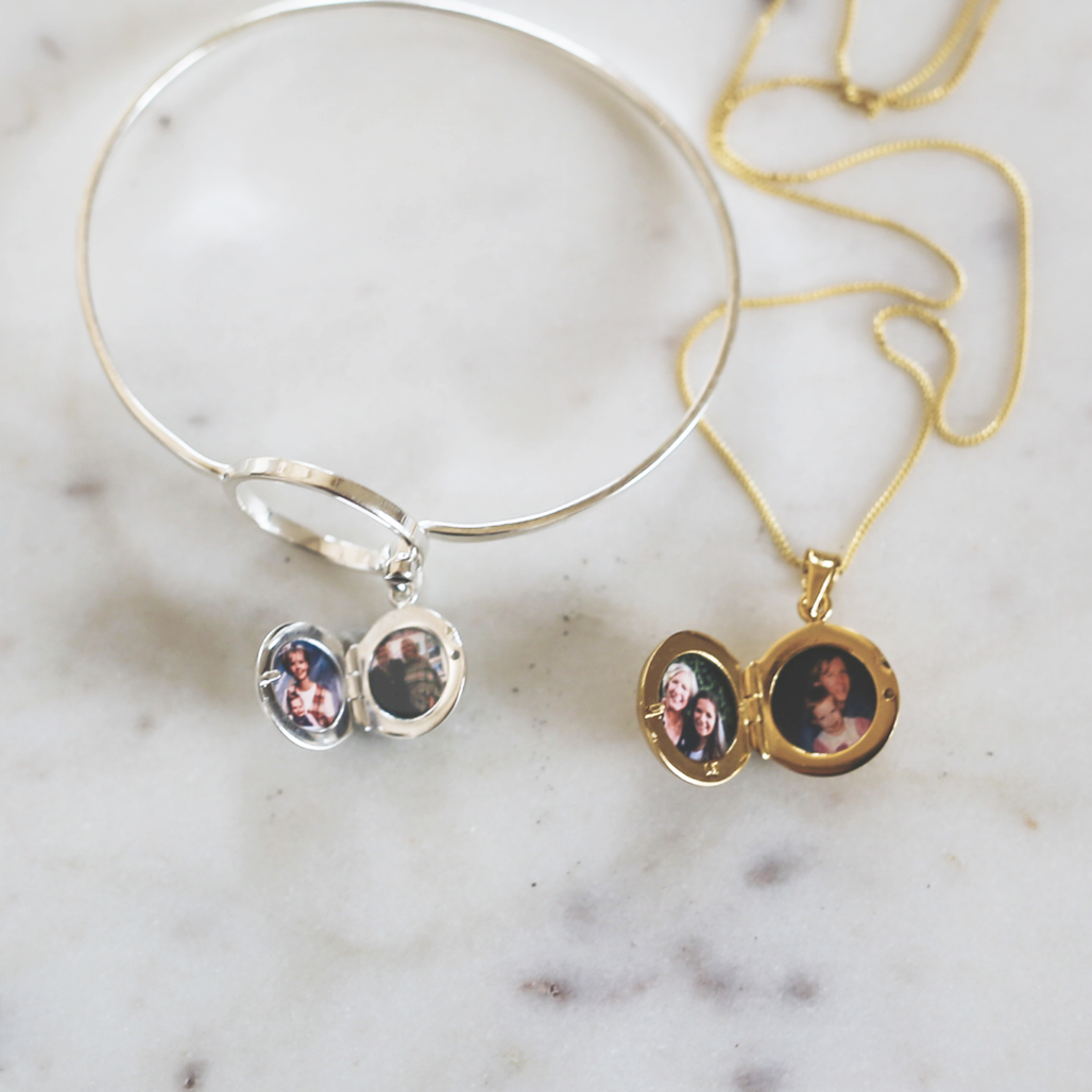 wedding lockets for mother of the bride and mother in law with photographs inside